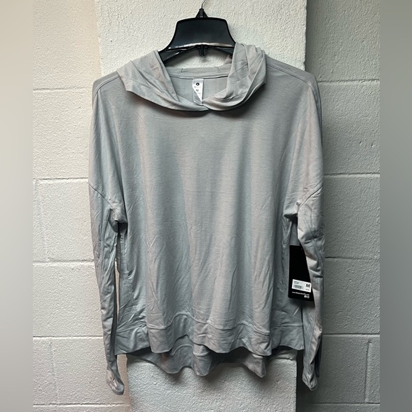 90 Degree By Reflex Tops - 90 Degree By Reflex Light Gray
Long Sleeve Shirt Top Size M.